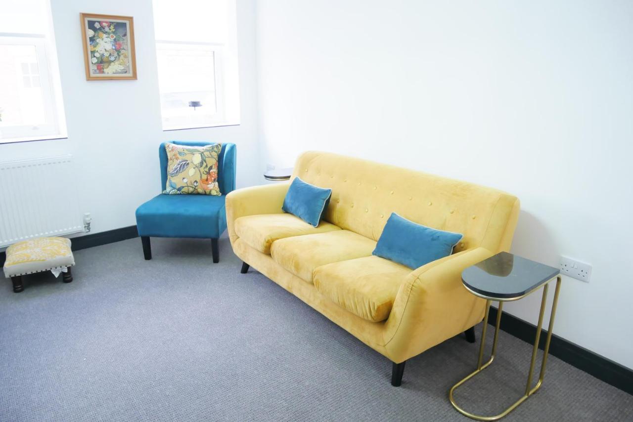 One Bedroom Luxury Ground Floor Apartment With Parking In Heart Holt Холт Экстерьер фото