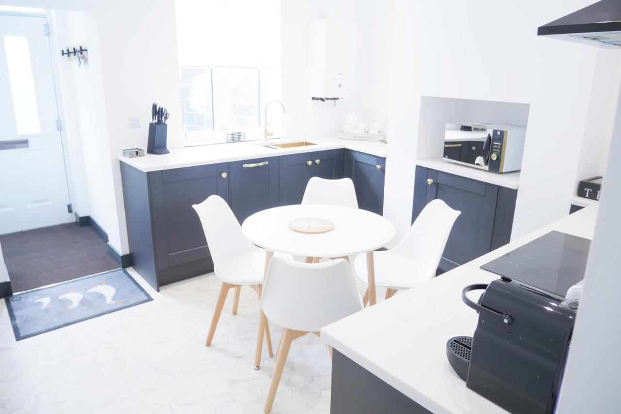 One Bedroom Luxury Ground Floor Apartment With Parking In Heart Holt Холт Экстерьер фото