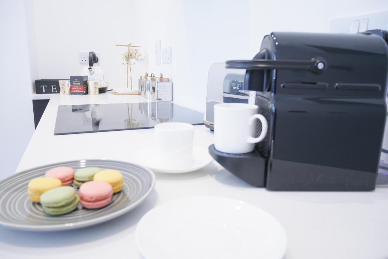One Bedroom Luxury Ground Floor Apartment With Parking In Heart Holt Холт Экстерьер фото