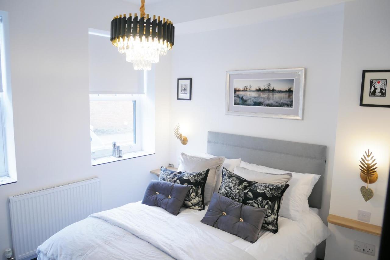 One Bedroom Luxury Ground Floor Apartment With Parking In Heart Holt Холт Экстерьер фото
